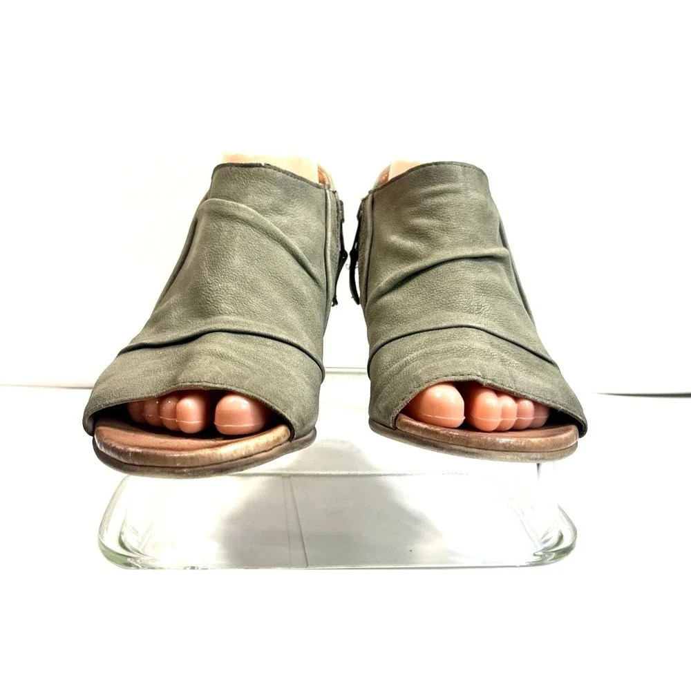 Miz Mooz Green Sandals Slouch Studded‎ Leather Low Heeled Size 39 8.5-9 US